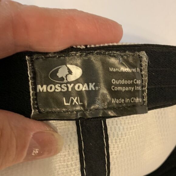Mossy Oak size large/extra-large cap.  Flex fit - Picture 3 of 7